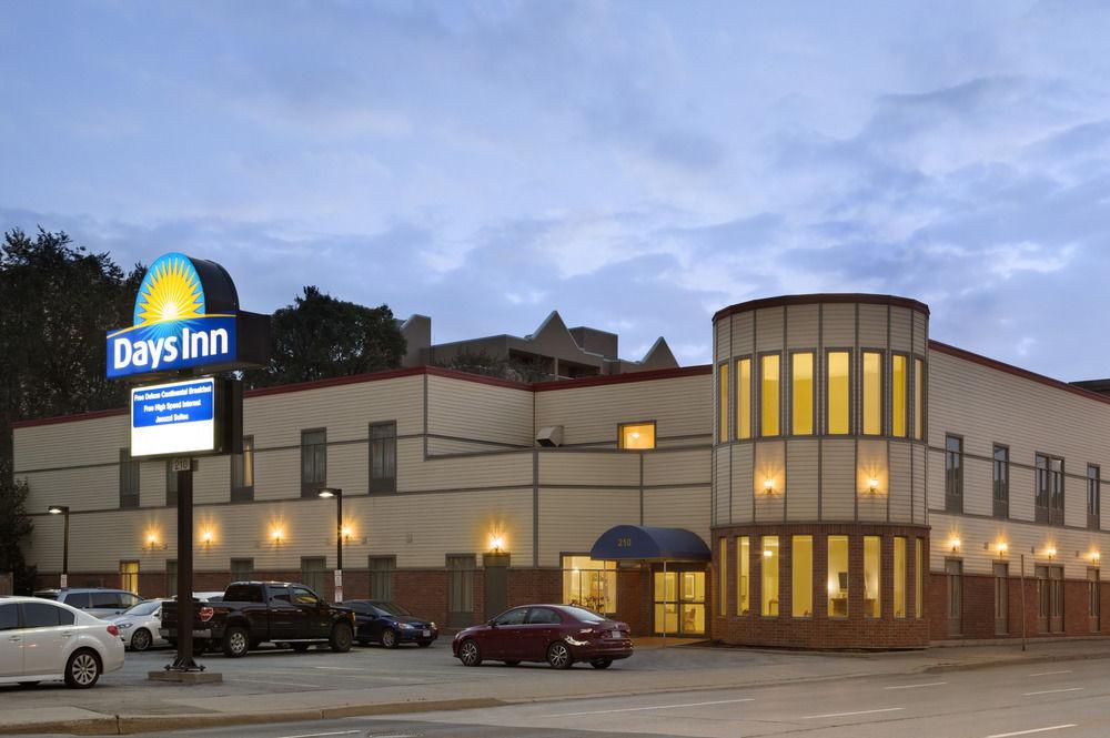 Days Inn By Wyndham Hamilton - Downtown Eksteriør billede