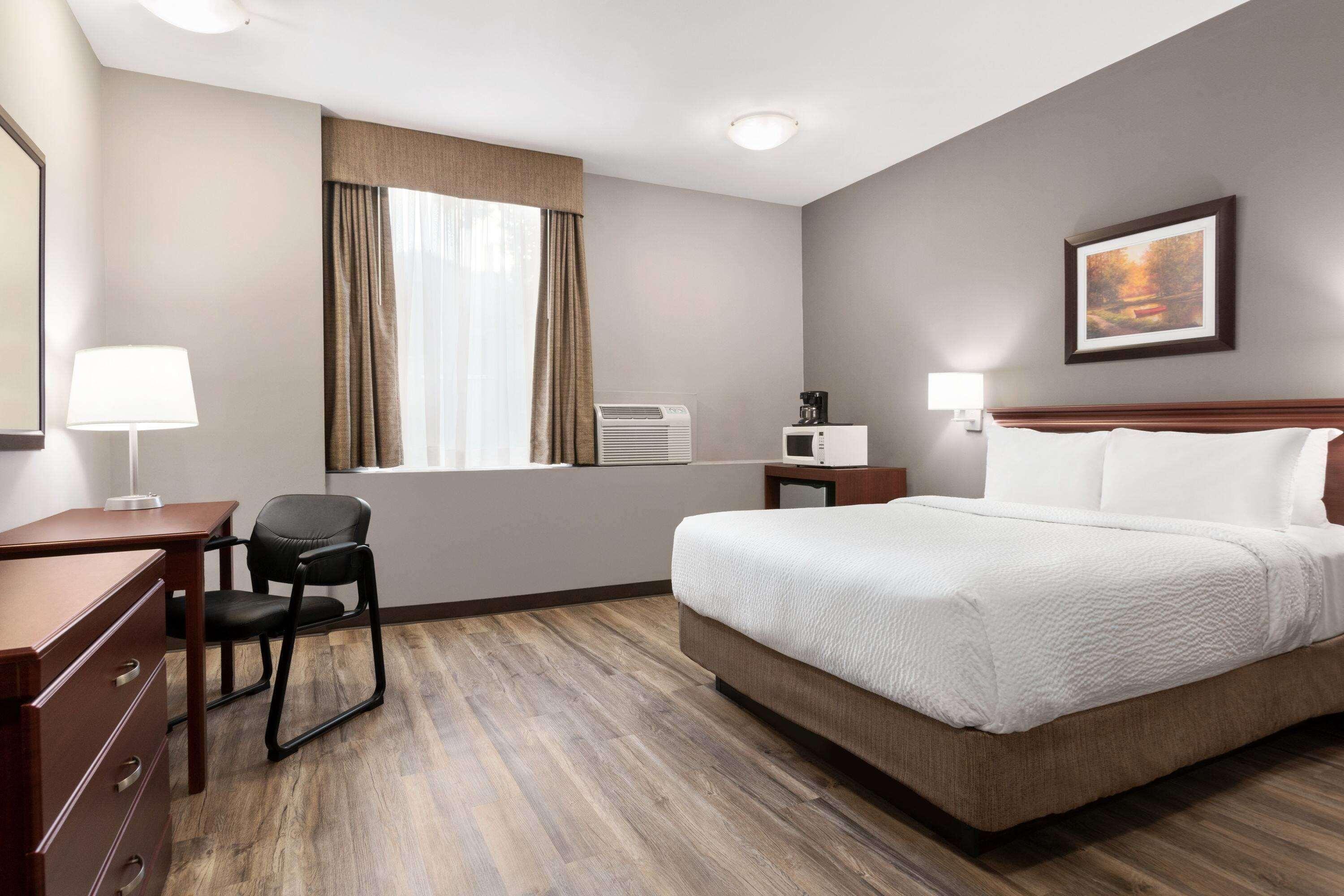 Days Inn By Wyndham Hamilton - Downtown Eksteriør billede