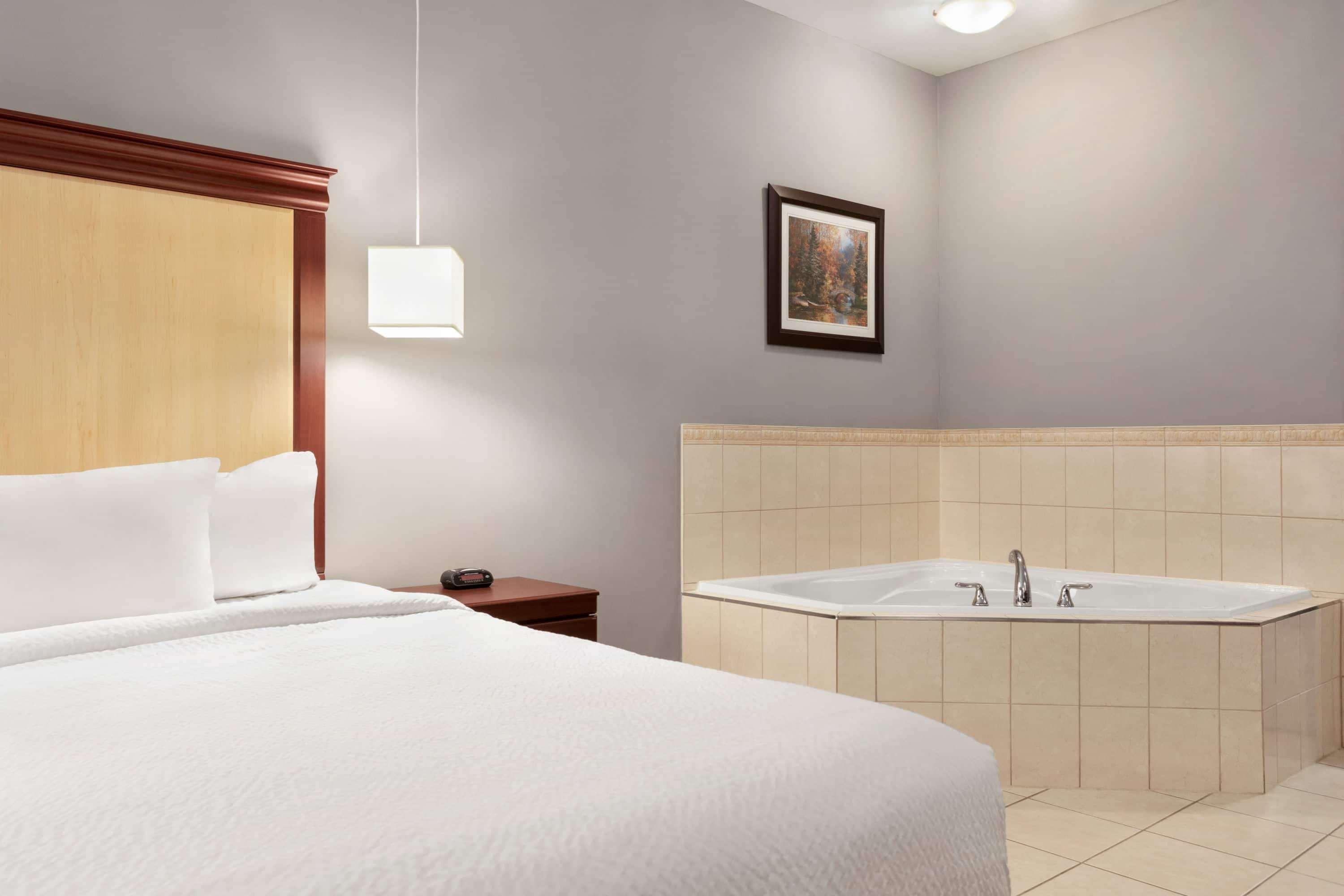 Days Inn By Wyndham Hamilton - Downtown Eksteriør billede